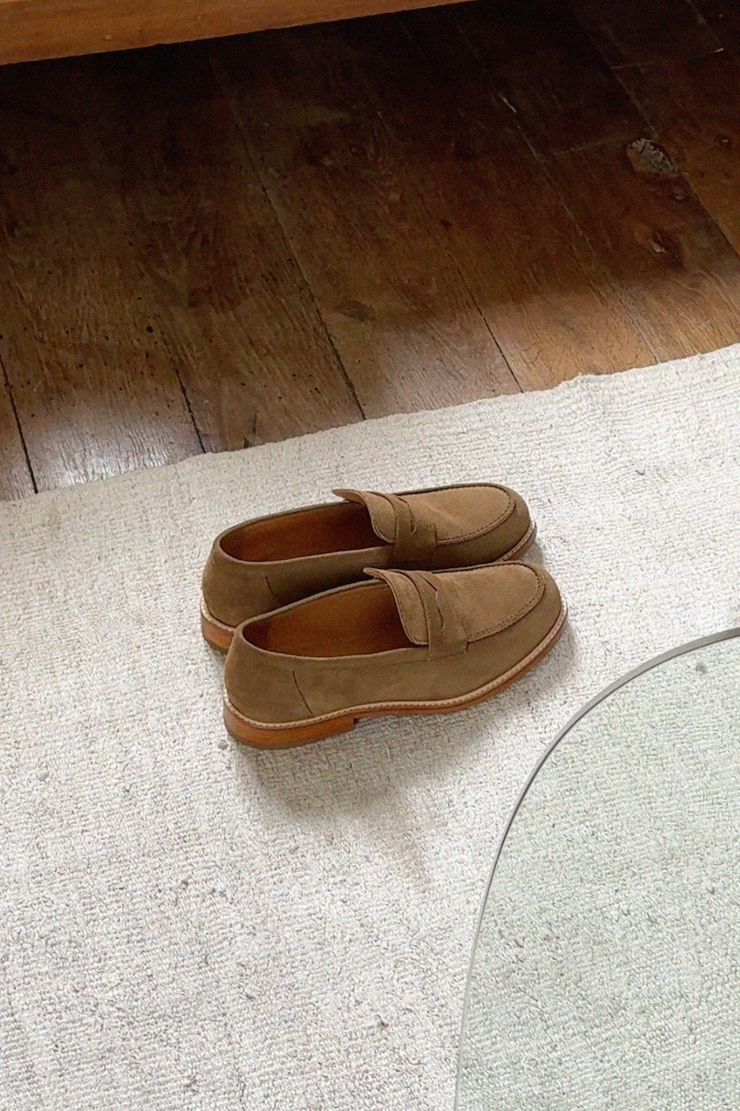 Wembley loafers in tobacco suede