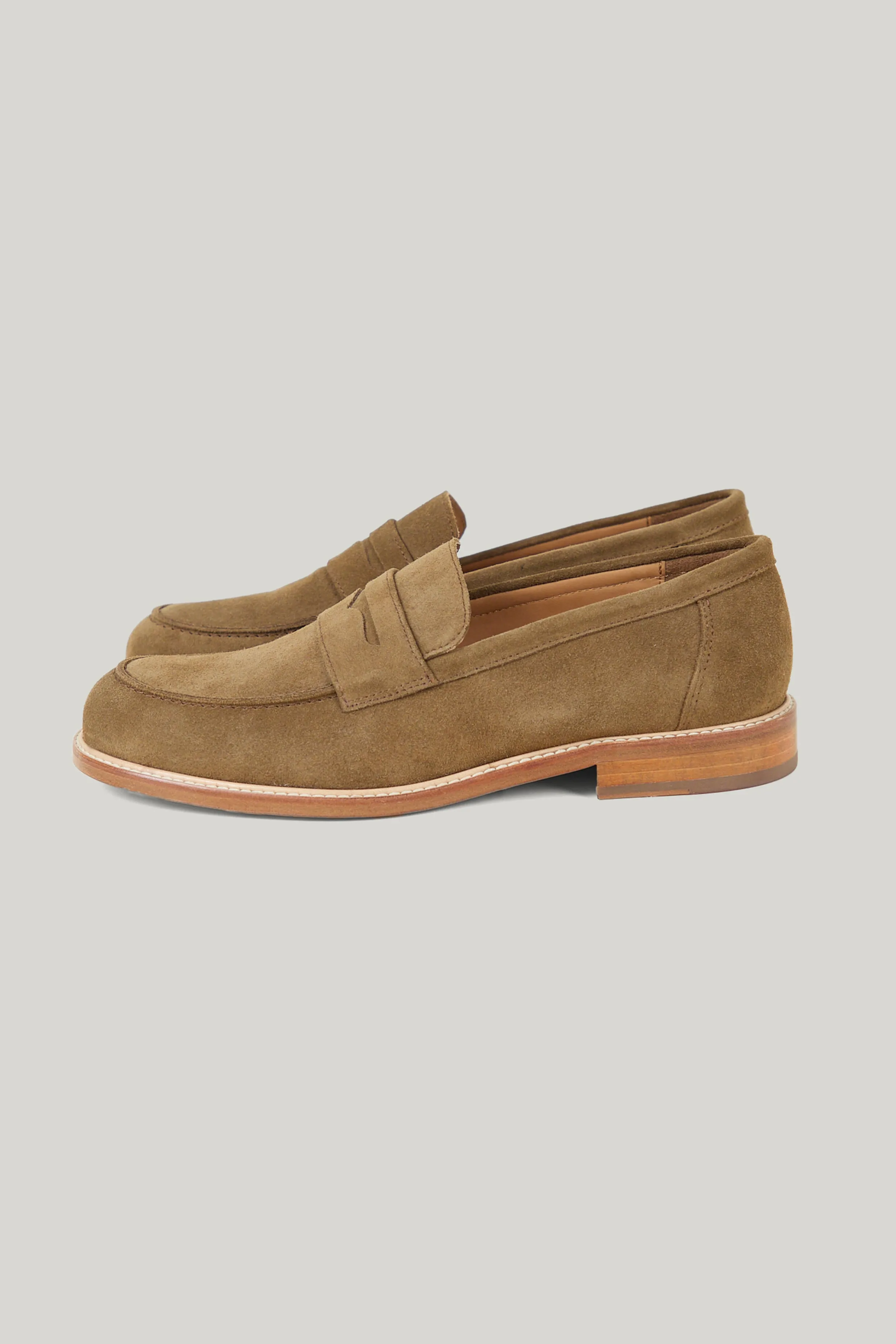 Wembley loafers in tobacco suede